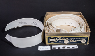 Clothing, menswear 12 x stiffly starched collars in box