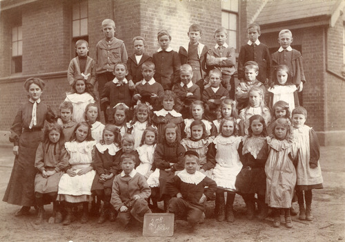Beaumaris State School "2nd Class", Miss Reynolds 1907