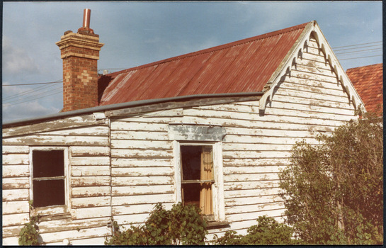 Early Weatherboard Cottage Cheltenham c1880 - side view 2