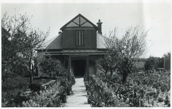 F6 30a  MAV 00570a H.Hale House