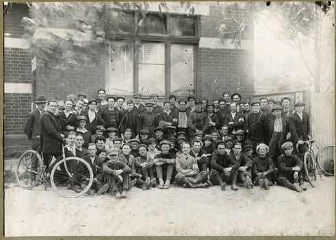 F6  36  MAV 00575  Cycling Group Chelt. c1910