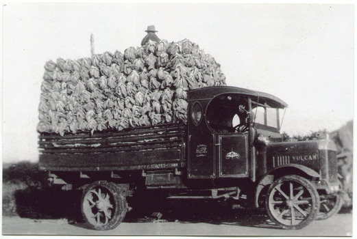F6 50   MAV 00586 V Peterson Vulcan Truck Loaded c1929