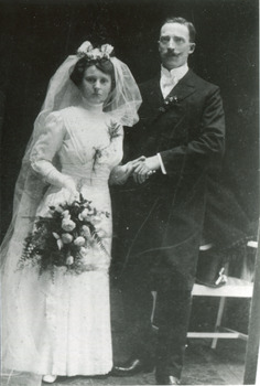 August & Frieda Wedding 6 Aug 1910 (1 of 4)