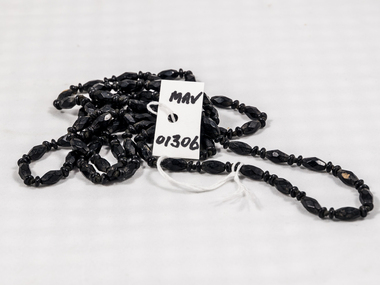 Jewellery, jet necklace, c1880