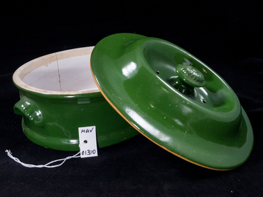 Kitchen Equipment,   green casserole dish with lid, early 20thC