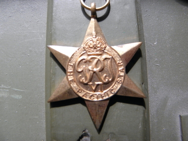 Medal V165694 Pte Henry A H Kendell, Mid 20th Century