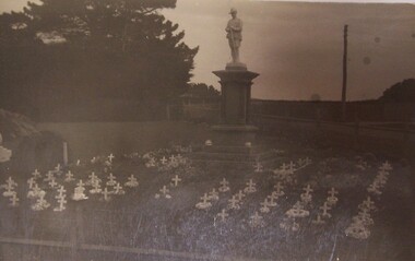 Postcard - Postcard - War Memorial, 1934