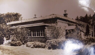 Postcard - Postcard - "Burswood," the old home of the Henty's, Portland, n.d
