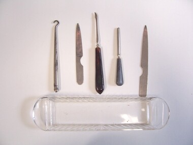 Domestic object - Miscellaneous grooming tools, n.d
