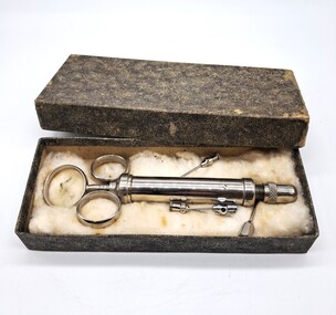 Functional object - Veterinary Syringe, 1900s