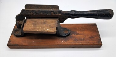 Functional object - Tobacco Cutter, McMillan, 1900-1940