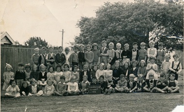 Photograph, Greensborough Primary School Gr2062 1952 Grade 1B, 1952_