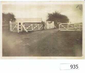 Photograph, Railway Gates at Grimshaw Street Greensborough, 1930c