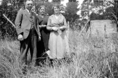 Photograph - Digital image, Mrs and Mrs Etherton [and others], 1930s