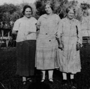Photograph - Digital image, Florence Blackbourn and friends, 1930c