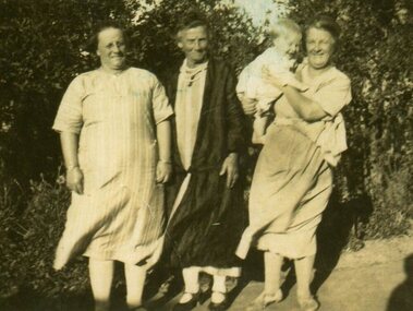 Photograph - Digital image, Stock Finn Family 1926, 1926_