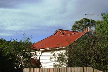 Photograph - Digital Image, 14 Poulter Avenue [exterior, roof line], 21/05/2014
