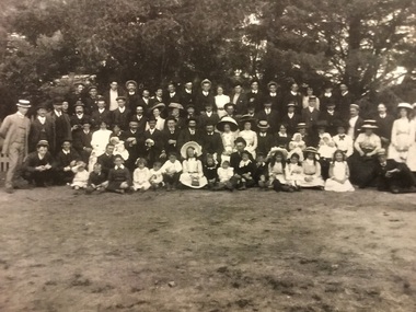 Photograph, North Melbourne Metro Ice Works Picnic in Greensborough, 1908c