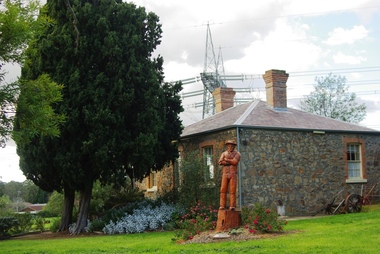 Photograph - Digital image, Marilyn Smith, Ellis Cottage, May 2016: Sculpture in Grounds, 27/05/2016