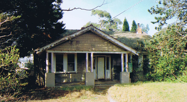 Photograph - Digital image, Frank Solomon, Mountainview Road Briar Hill: old house 3, 2010c