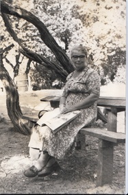 Photograph - Digital image, John Gibson et al, Isabel Luxford circa 1940, 1940c