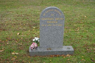 Photograph - Digital image, Marilyn Smith, Grave of Geoffrey Heddle, St Helena Cemetery, 15/09/2004