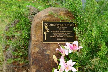 Photograph - Digital image, Marilyn Smith, Grave of Ada Jones, St Helena Cemetery, 20/07/2010