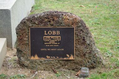 Photograph - Digital image, Marilyn Smith, Grave of Lynn Lobb, St Helena Cemetery, 07/12/2002