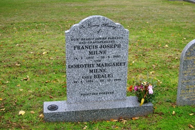 Photograph - Digital image, Marilyn Smith, Grave of Francis and Dorothy Milne, St Helena Cemetery, 30/06/2007