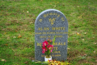 Photograph - Digital image, Marilyn Smith, Grave of Alan and Betty White, St Helena Cemetery, 14/05/1988