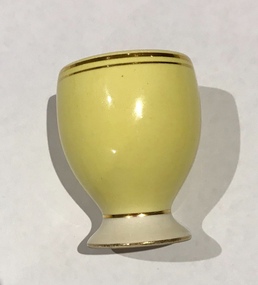 Eggcup, Yellow eggcup, 1940s