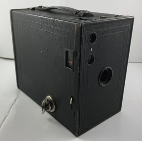 Equipment - Camera, Eastman Kodak Co, Brownie camera, 1924c