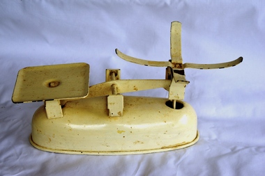Domestic object - Scales, Kitchen scales