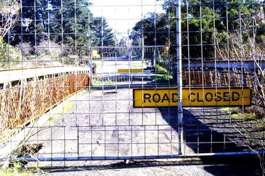 Slide - Photograph, John Ramsdale, Old bridge at Lower Plenty under reconstruction: Slide 83, 1990s