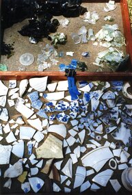 Photograph, Jan Macdonald, Finds table at Viewbank Homestead dig, 1999