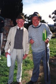 Photograph, Jan Macdonald, Visitors to Viewbank Homestead dig, 1999