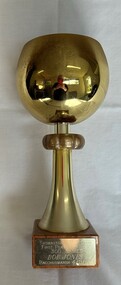 Award - Trophy, Thomastown Golf Club, Thomastown Golf Club. First player to reach 300 games: Bob Jones, Bacchus Marsh, 04/11/1990, 1990