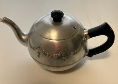 Domestic object - Teapot, Swan [brand] teapot, 1950s