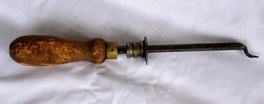 Functional object - Can opener, 1910s
