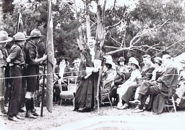 Photograph, Cr Jessop opens a venue in Diamond Creek