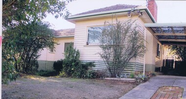 Photograph, Leigh Camerson, Hunter's House corner of Flintoff and Grimshaw Street, Greensborough, 2020