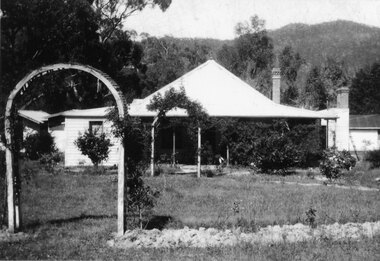 Photograph - B/W, C 1927