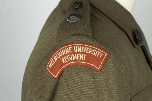 Jacket Badge right shoulder reads: MELBOURNE UNIVERSITY REGIMENT