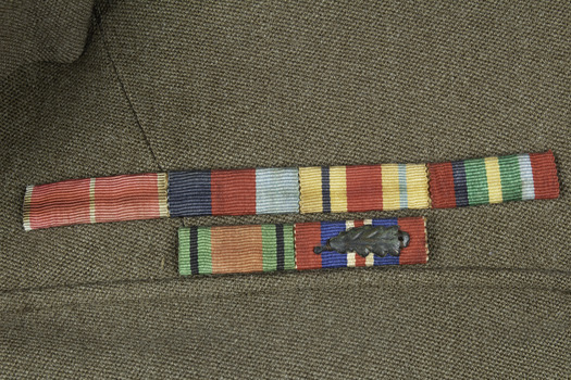 Ribbon bar close-up on left front