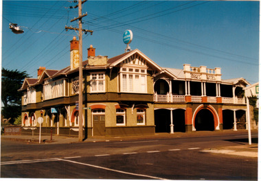 Photograph, Koroit Hotel, see 1980s