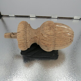 Acorn finial
