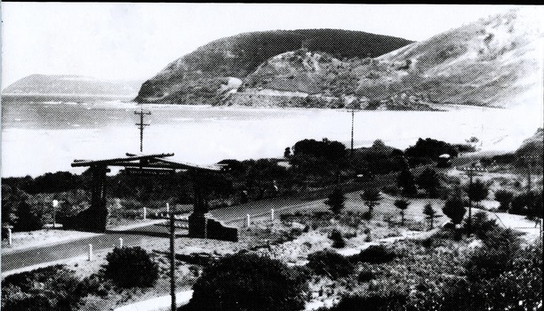 Archway at Eastern View in 1939, later destroyed by bushfire and rebuilt as it was