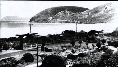 Archway at Eastern View in 1939, later destroyed by bushfire and rebuilt as it was