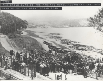 Opening of GOR 1932 at Pacific Hotel Lorne showing crowd on the road