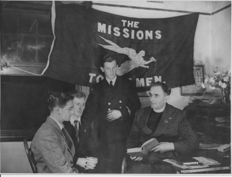 Padre Oliver meeting with seamen